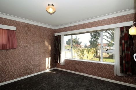Photo of property in 28 Bradbury Road, Botany Downs, Auckland, 2010