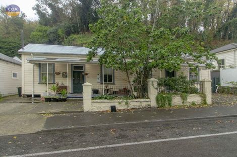 Photo of property in 121-123 Shakespeare Road, Bluff Hill, Napier, 4110
