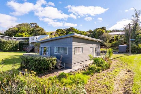Photo of property in 1 Rigby Street, Whakapirau, 0583