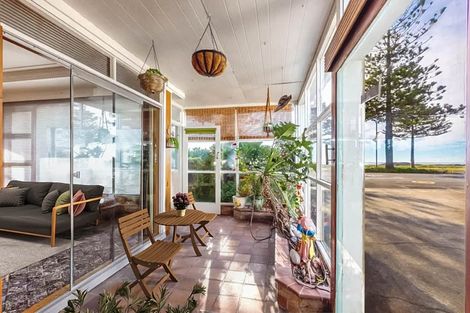 Photo of property in 619 Marine Parade, Napier South, Napier, 4110