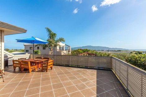 Photo of property in 5 Shearwater Rise, Paraparaumu Beach, Paraparaumu, 5032