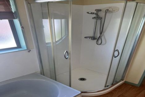 Photo of property in 2/491 Glenfield Road, Glenfield, Auckland, 0629