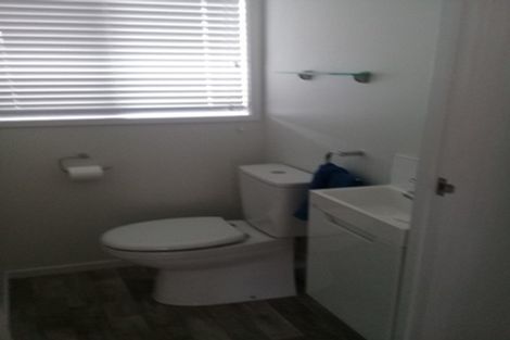 Photo of property in 3/4 Coronation Road, Glenfield, Auckland, 0627