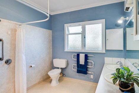 Photo of property in 128 Napier Road, Havelock North, 4130