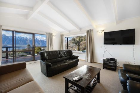Photo of property in 8 Avalon Crescent, Fernhill, Queenstown, 9300