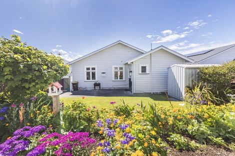 Photo of property in 33 Palm Avenue, Lyall Bay, Wellington, 6022