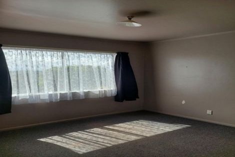 Photo of property in 7 Chetwode Grove, Newlands, Wellington, 6037