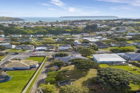 Photo of property in 50 Downes Street, Titahi Bay, Porirua, 5022