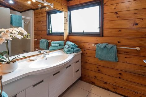 Photo of property in 25a The Esplanade, Eastern Beach, Auckland, 2012