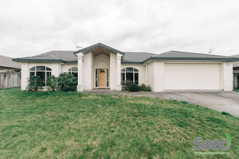 Photo of property in 2 Roderick Place, Rototuna, Hamilton, 3210