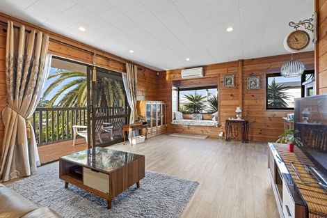 Photo of property in 61 John Dee Crescent, Red Beach, 0932