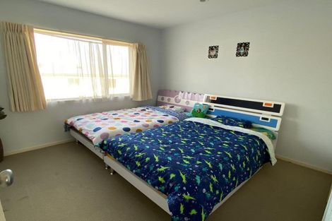 Photo of property in 2/17 Charlenne Close, Ranui, Auckland, 0612