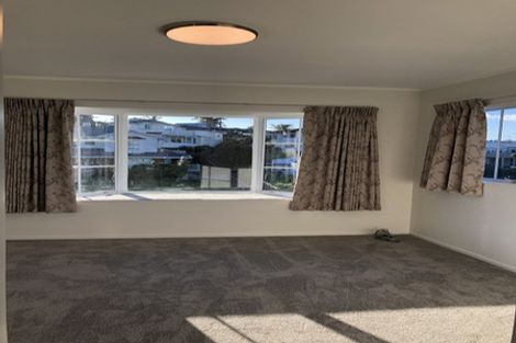 Photo of property in 70 Lagoon Way, West Harbour, Auckland, 0618