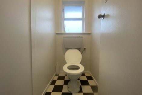 Photo of property in 68 Glanmire Road, Newlands, Wellington, 6037