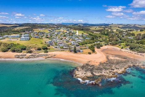 Photo of property in 37 Stratford Drive, Cable Bay, 0420