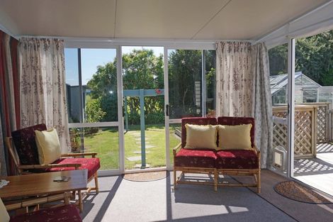 Photo of property in 24 Avenue North Road, Levin, 5510