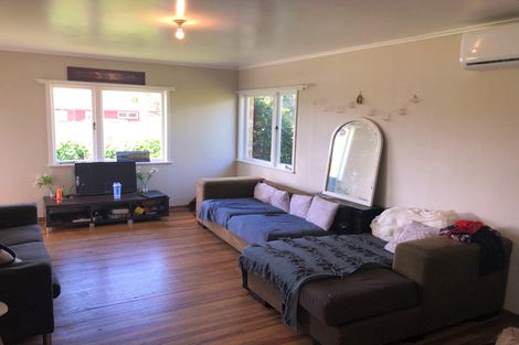 Photo of property in 1 Snead Place, Hamilton East, Hamilton, 3216