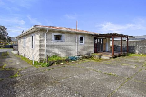 Photo of property in 147 Wainuiomata Road, Wainuiomata, Lower Hutt, 5014