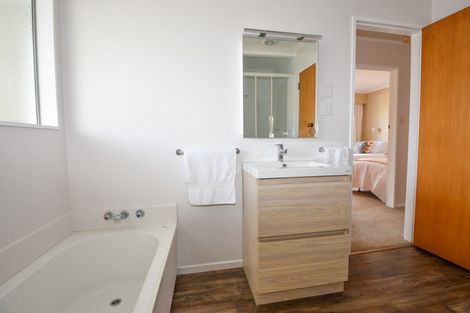 Photo of property in 3 Chisholm Place, Carterton, 5713