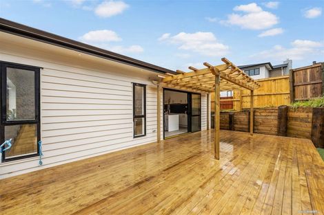 Photo of property in 124 San Valentino Drive, Henderson, Auckland, 0612
