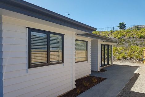 Photo of property in 115 Karepiro Drive, Stanmore Bay, Whangaparaoa, 0932