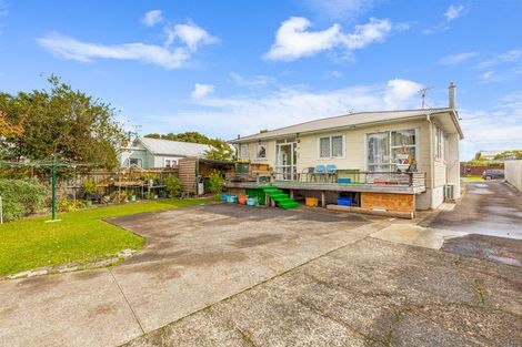Photo of property in 805 Te Atatu Road, Te Atatu Peninsula, Auckland, 0610
