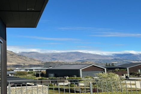 Photo of property in 1 Valley Crescent, Wanaka, 9305
