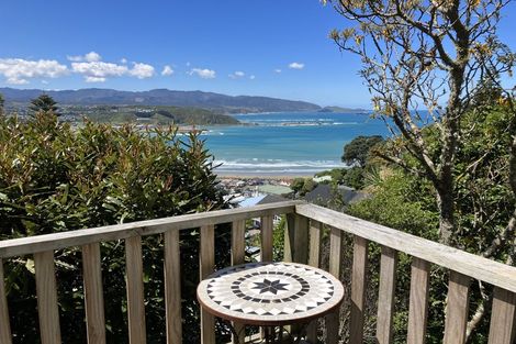 Photo of property in 4 Sunglow Avenue, Melrose, Wellington, 6023