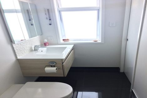 Photo of property in 1/97 Beresford Street, Bayswater, Auckland, 0622