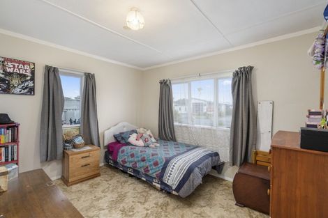 Photo of property in 38 Paritutu Road, Spotswood, New Plymouth, 4310
