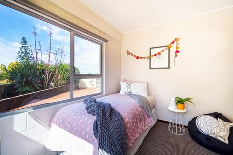 Photo of property in 15 Colin Wild Place, Glenfield, Auckland, 0629