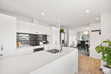 Photo of property in 21 Montana Road, Totara Park, Upper Hutt, 5018