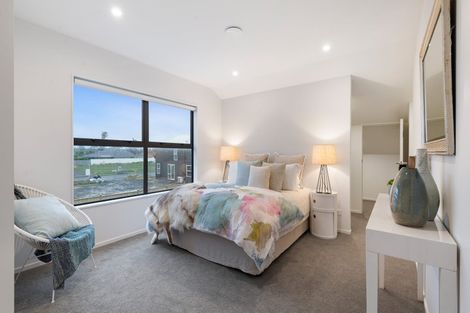 Photo of property in 42 Waituarua Drive, Takanini, 2112