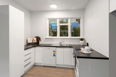 Photo of property in 211 Centaurus Road, Saint Martins, Christchurch, 8022