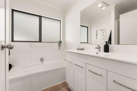 Photo of property in 80 Meander Drive, Welcome Bay, Tauranga, 3112