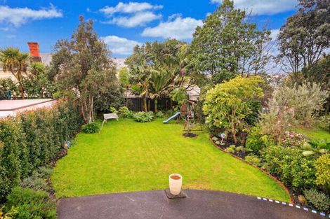Photo of property in 112 Calliope Road, Stanley Point, Auckland, 0624