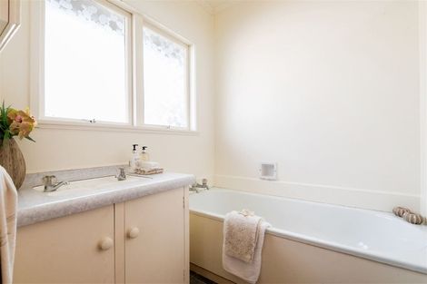 Photo of property in 225 Forrest Hill Road, Forrest Hill, Auckland, 0620