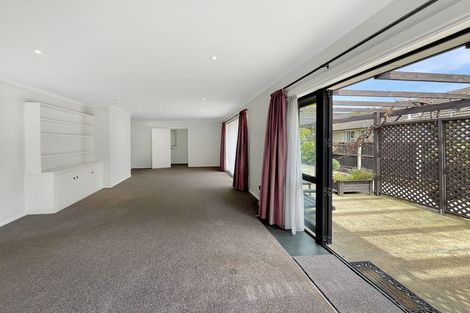 Photo of property in 17 Burnside Crescent, Burnside, Christchurch, 8053