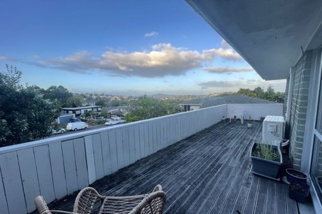 Photo of property in 28 Gretel Place, Hillcrest, Auckland, 0627