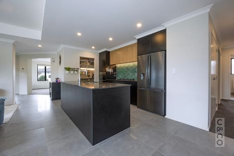 Photo of property in 28 Leebank Crescent, Riverhead, 0820