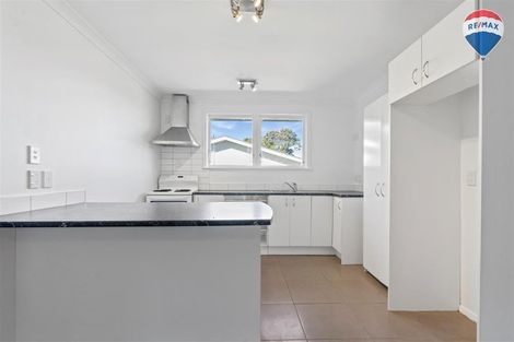 Photo of property in 43 Stewart Drive, Newlands, Wellington, 6037