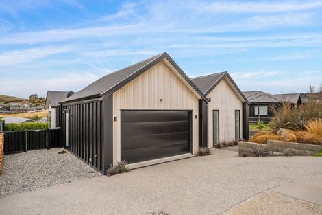 Photo of property in 2 Mcneil Crescent, Wanaka, 9305