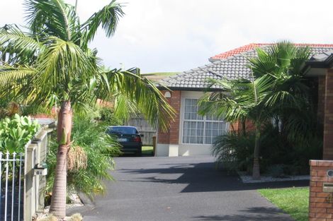 Photo of property in 4 Bundoran Way, Pinehill, Auckland, 0632