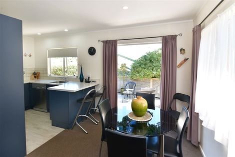 Photo of property in 1/4 Knott Road, Stanmore Bay, Whangaparaoa, 0932