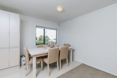 Photo of property in 3/5 John Jennings Drive, Oteha, Auckland, 0632