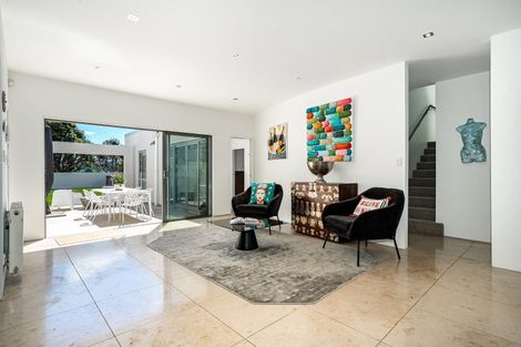 Photo of property in 8 Nevay Road, Karaka Bays, Wellington, 6022