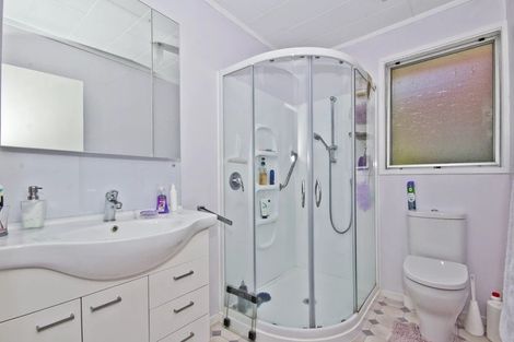 Photo of property in 35 Larissa Avenue, Henderson, Auckland, 0610