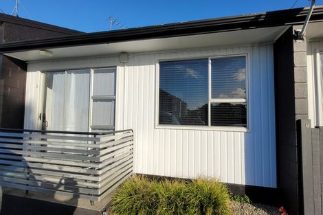 Photo of property in 76b Eliot Street, New Plymouth, 4310