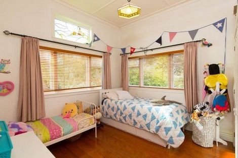 Photo of property in 31 Sutherland Road, Point Chevalier, Auckland, 1025