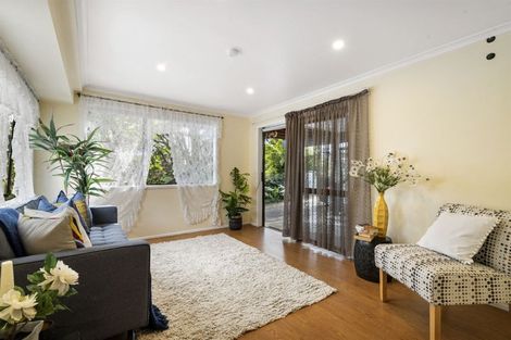 Photo of property in 2/1 Mulberry Place, Glenfield, Auckland, 0629